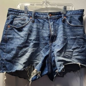 Universal Thread Curvy Vintage Midi Blue Jean Shorts